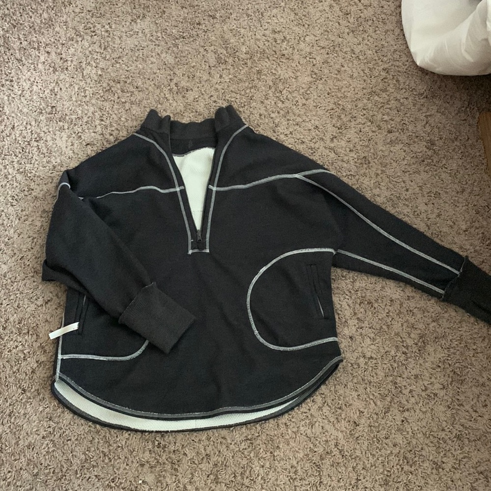 NWOT FREE PEOPLE MOVEMENT SWEATSHIRT